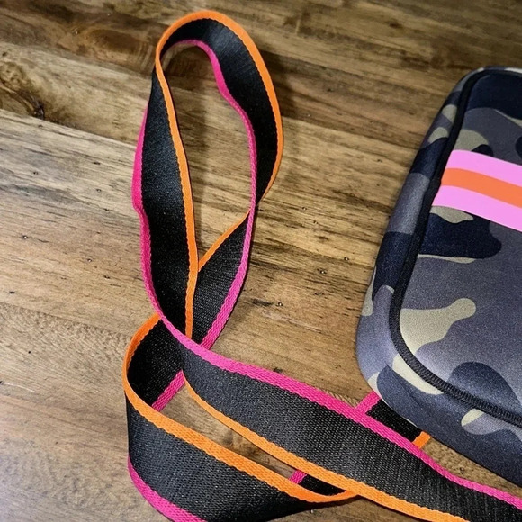 Parker & Hyde East West Camo Neoprene Crossbody Pink/Orange Cell Phone Bag - Picture 11 of 11